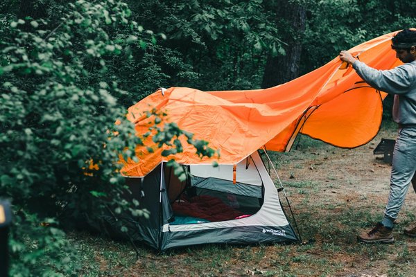 Quels sont les conseils pour camper en forêt boréale durant l'été?